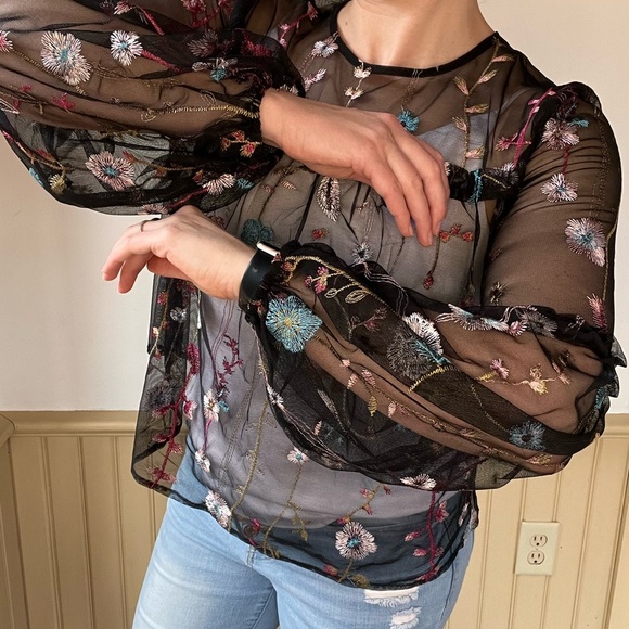 A New Day Sheer Mesh Spring Trending Floral Long Sleeve Embroidered Top Size M - Picture 4 of 10